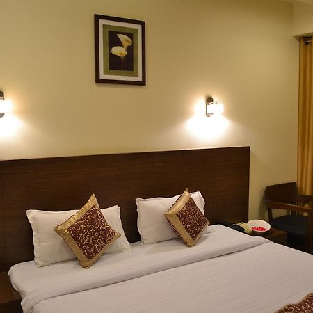 Hotel Adi Nagpur Bagian luar foto