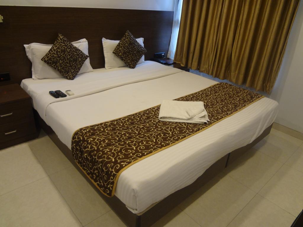 Hotel Adi Nagpur Bagian luar foto