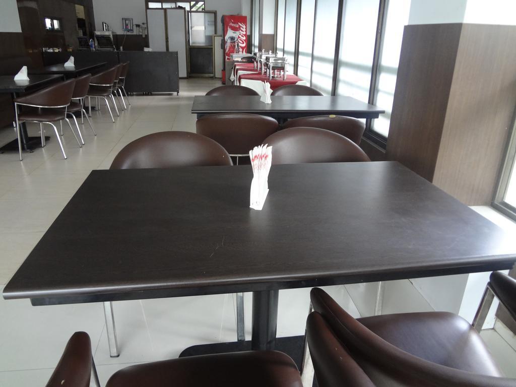 Hotel Adi Nagpur Bagian luar foto