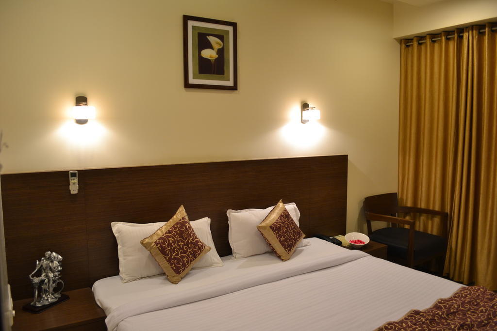 Hotel Adi Nagpur Bagian luar foto