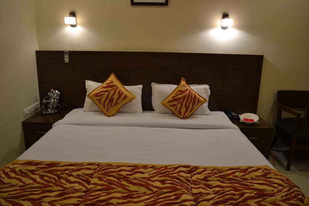 Hotel Adi Nagpur Bagian luar foto