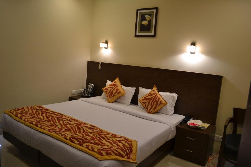 Hotel Adi Nagpur Bagian luar foto