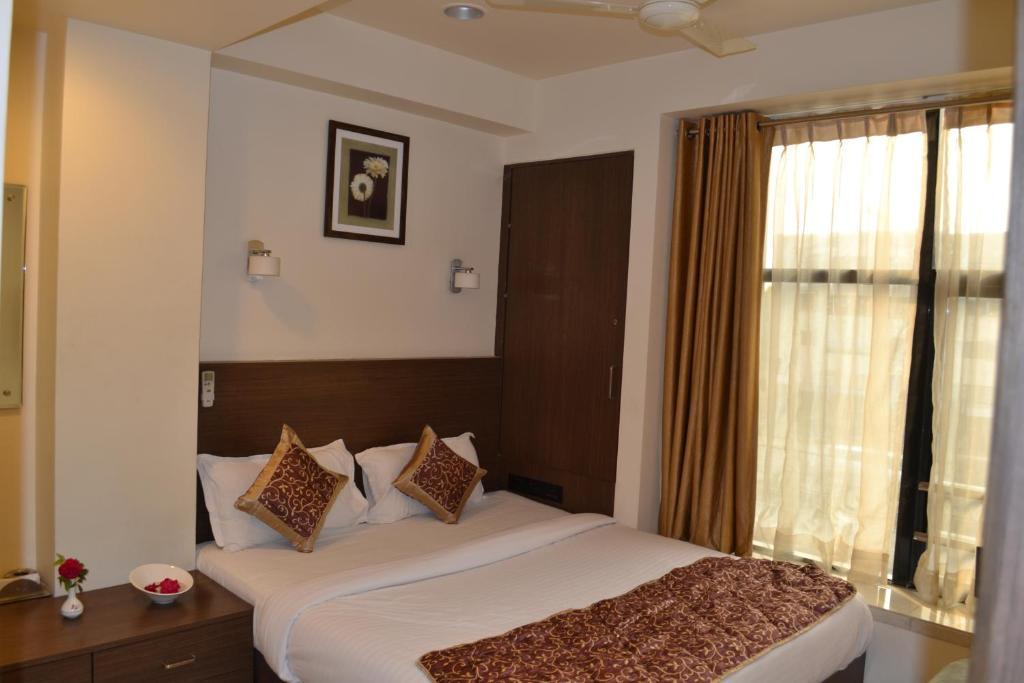 Hotel Adi Nagpur Bagian luar foto