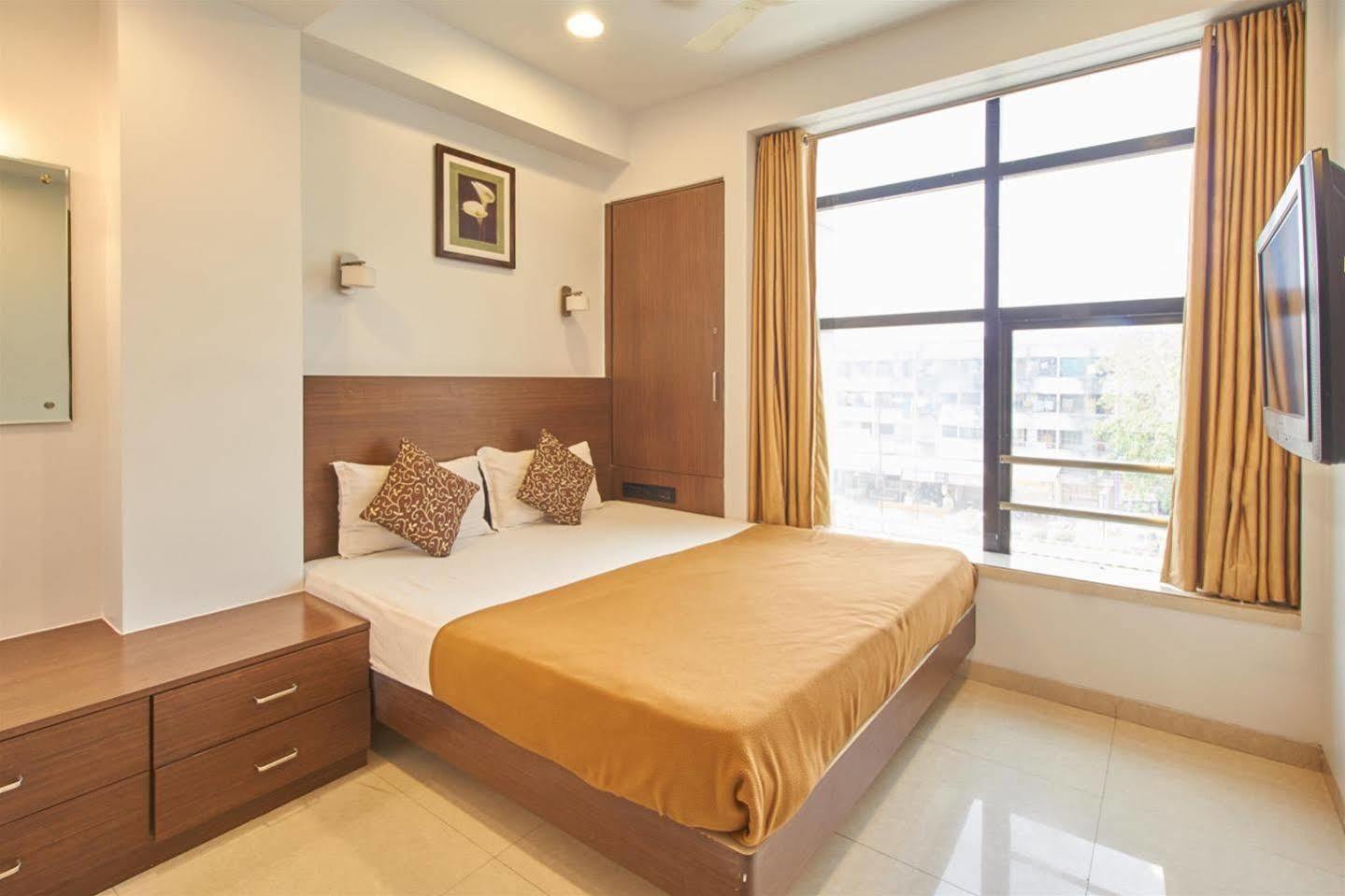Hotel Adi Nagpur Bagian luar foto