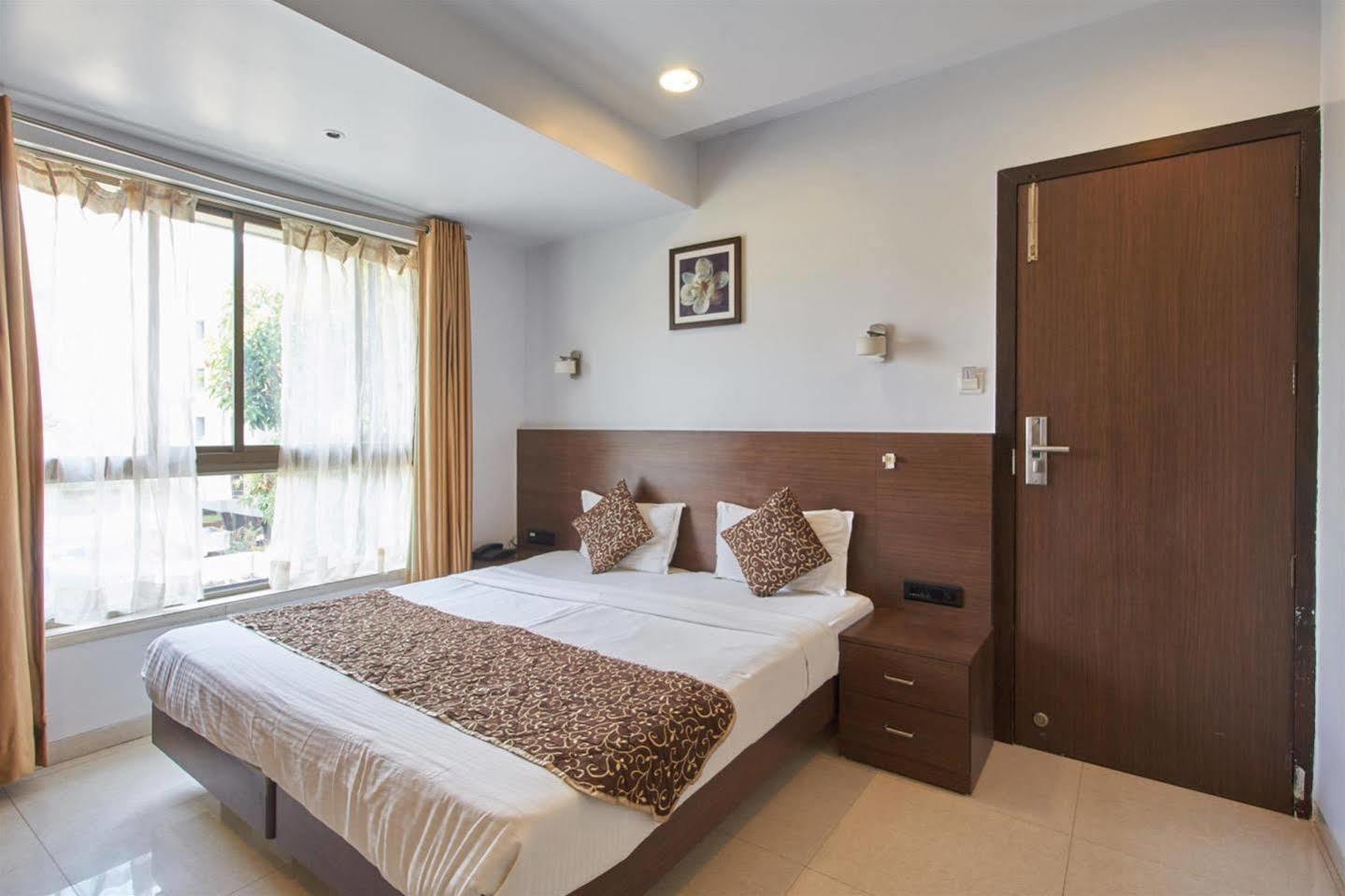 Hotel Adi Nagpur Bagian luar foto