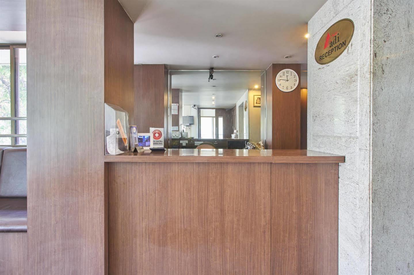 Hotel Adi Nagpur Bagian luar foto