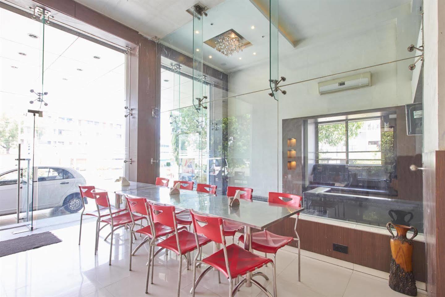 Hotel Adi Nagpur Bagian luar foto